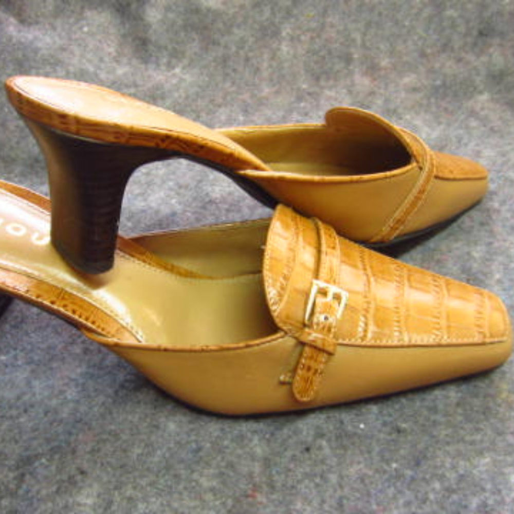 Bijou Tan slide shoes